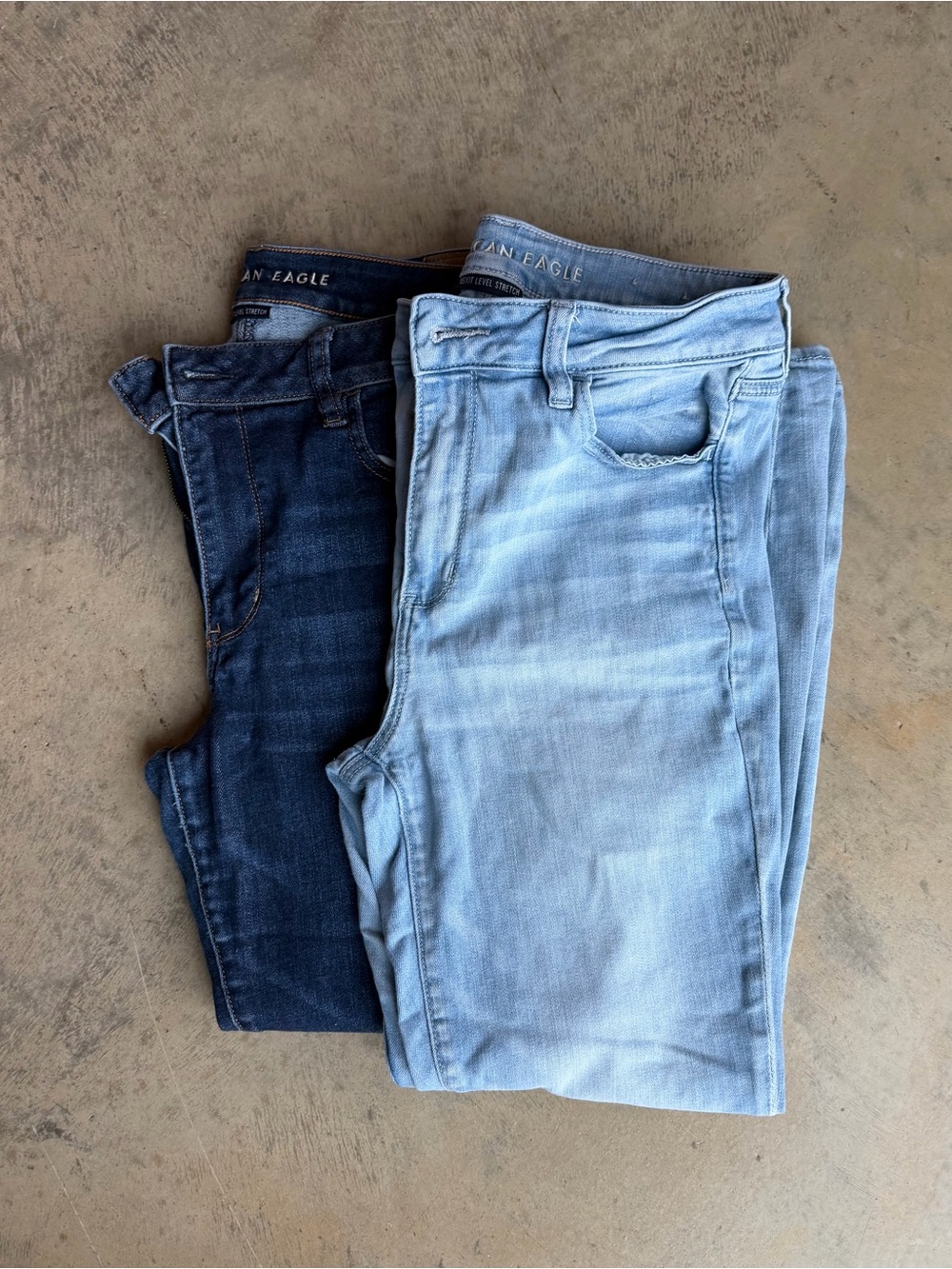 American Eagle Women’s High-rise Jeggings in Light Blue and Dark Blue Wash